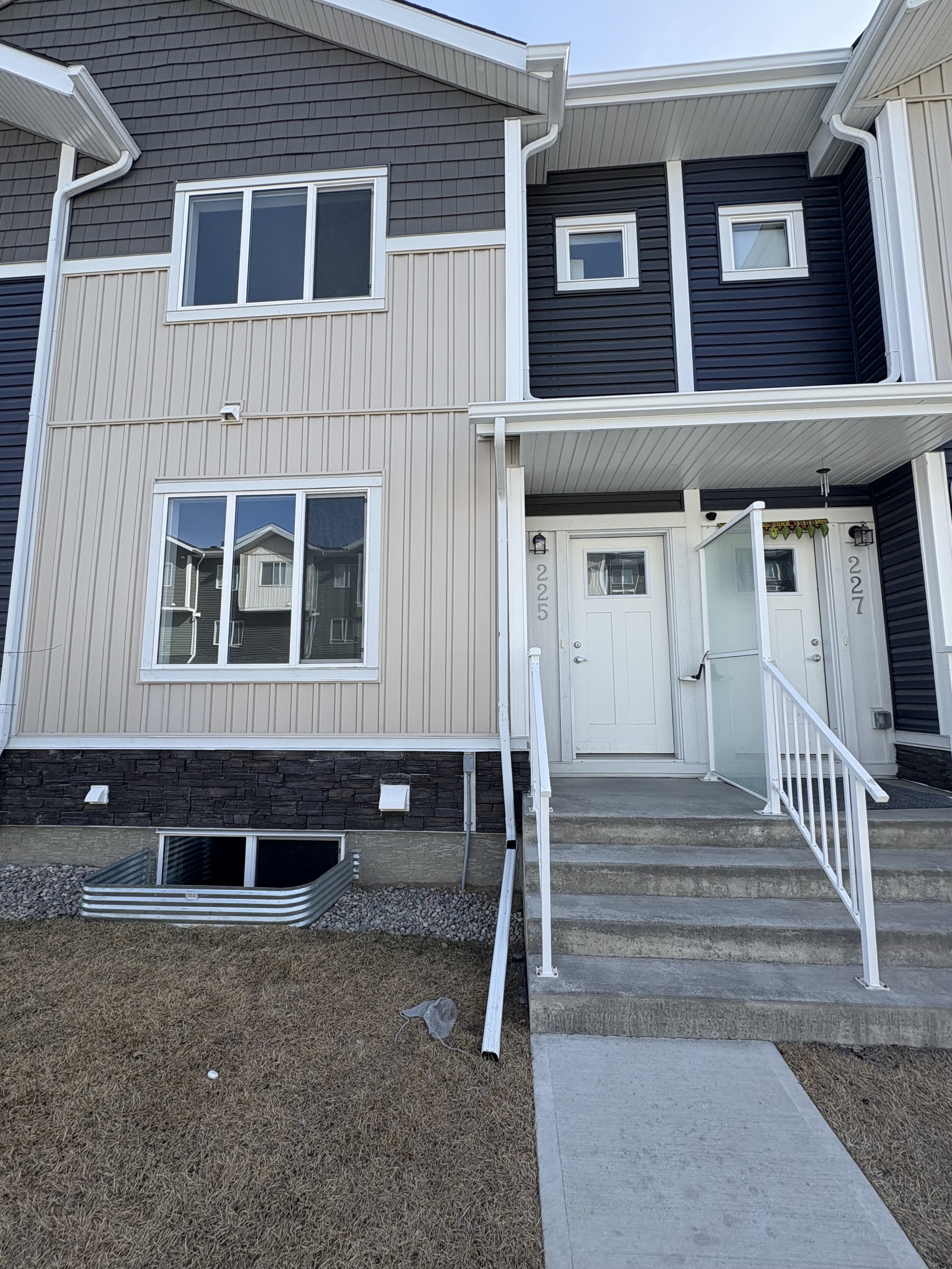 137 Red Embers Link NE